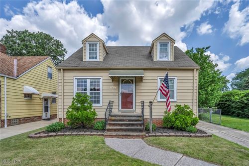 4506 Pershing Ave, Parma, OH, 44134-2318 | Card Image