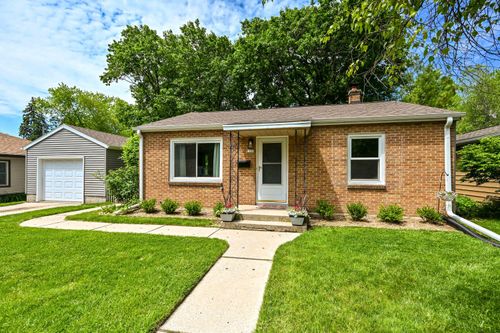 1121 8th Ave, Grafton, WI, 53024-1815 | Card Image
