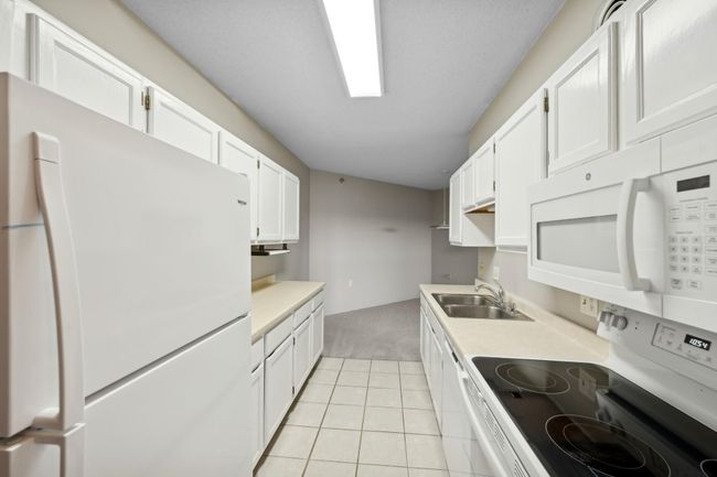 03_6615LakeShoreDr_Unit1111_2026_DownloadforMLS_2000x1333.jpg | Image 4