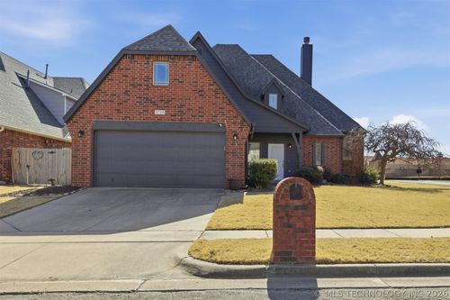 3709 Vicksburg St, Broken Arrow, OK, 74011-1285 | Card Image