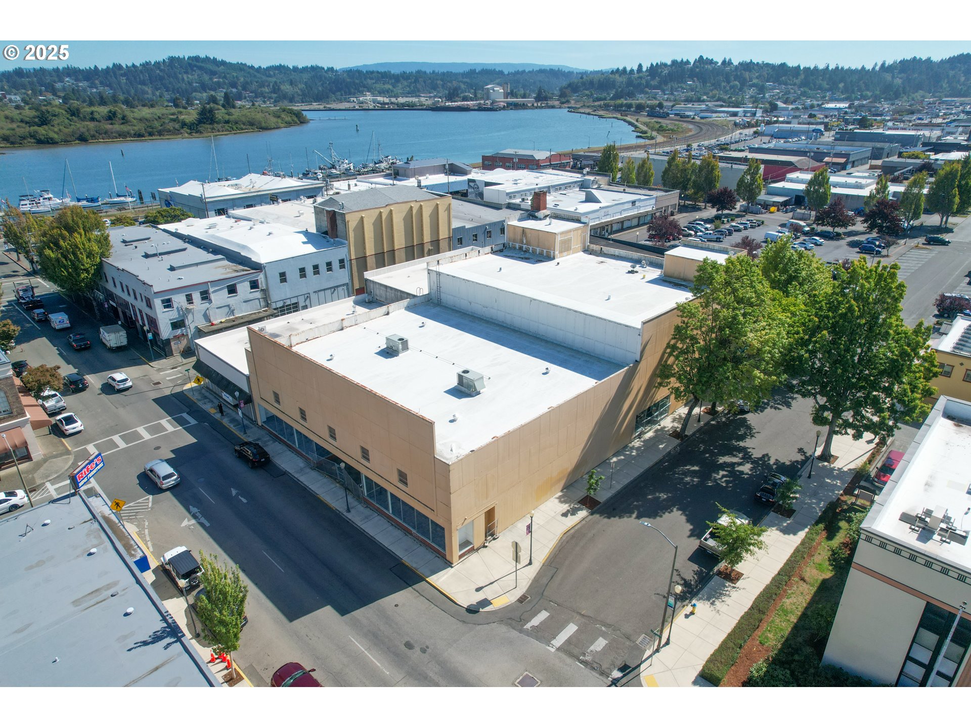 181 Anderson Ave, Coos Bay, OR 97420