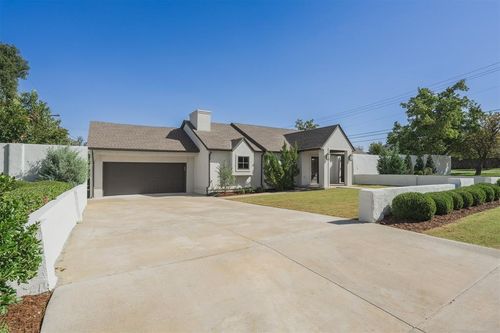 6400 Briarwood Lane, Nichols Hills, OK, 73116 | Card Image