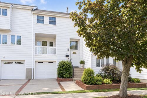 211 Dover Grn, Staten Island, NY, 10312-1713 | Card Image