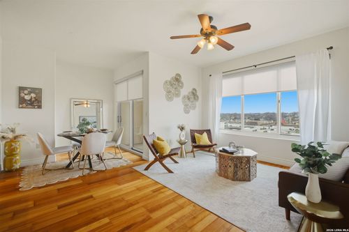 804-215 Center, San Antonio, TX, 78202 | Card Image