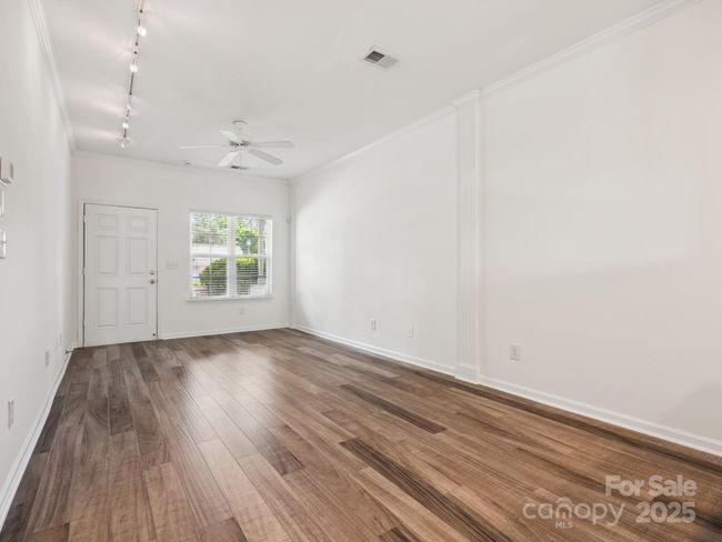 Large Open Family Room and Dining Room | Image 12