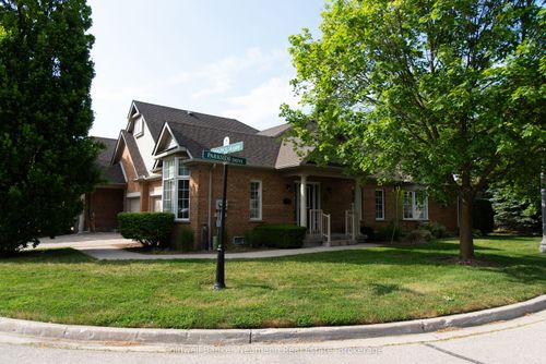 22 Magnolia Lane, Guelph, ON, N1G4X7 | Card Image
