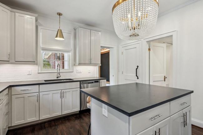 2140 Fairhaven Cir Ne, House other with 3 bedrooms, 2 bathrooms and 2 parking in Atlanta GA | Image 12