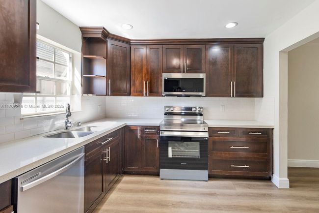 395 W 39 Th Pl, House other with 4 bedrooms, 2 bathrooms and null parking in Hialeah FL | Image 9