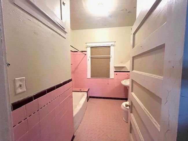 Guest Bathroom Full | Image 20