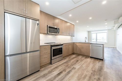 102-72 Erb St E, Waterloo, ON, N2J1L8 | Card Image