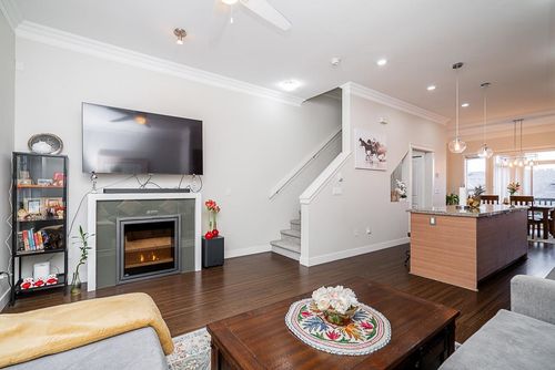 {{alt}} | Card Image