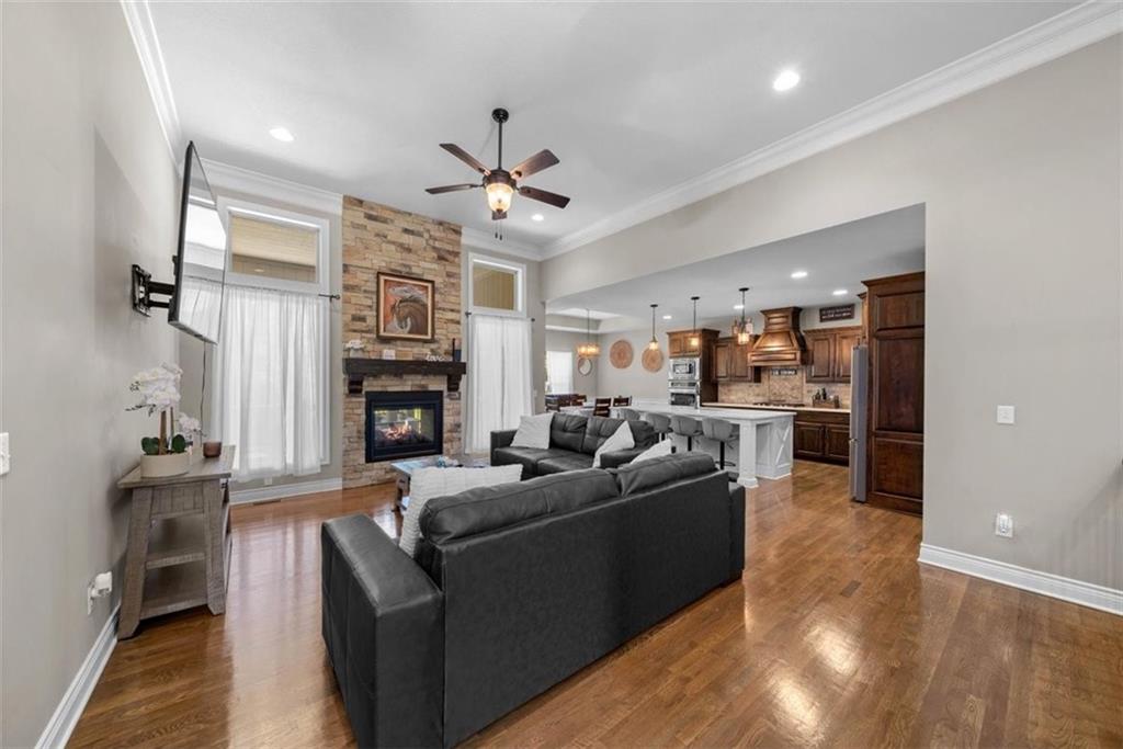 Roberts Rd, Kansas City, MO 64152