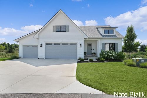 17-730 Stonebriar Cir, Grandville, MI, 49418-3235 | Card Image