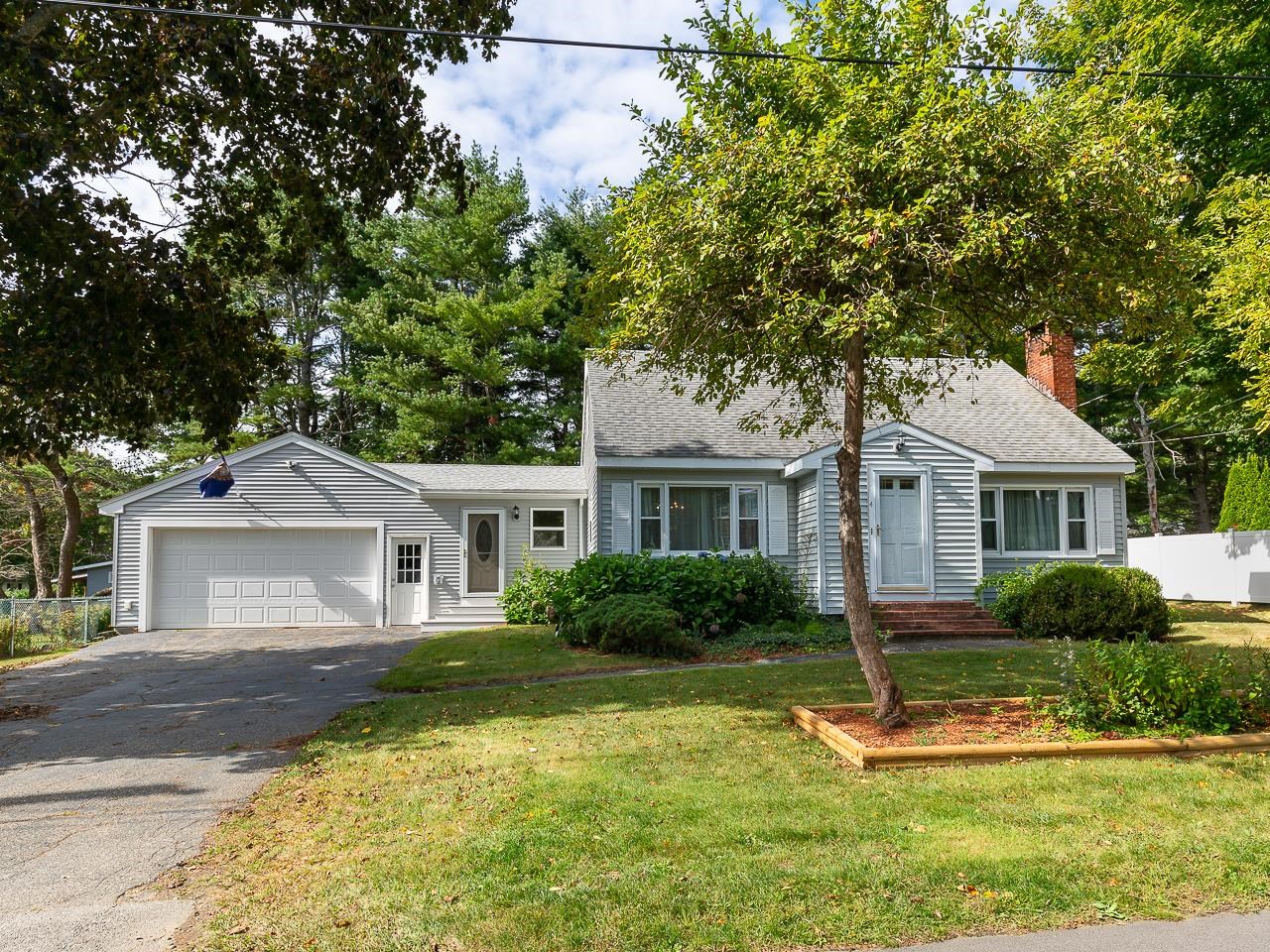 Elaine St, Hampton, NH 03842