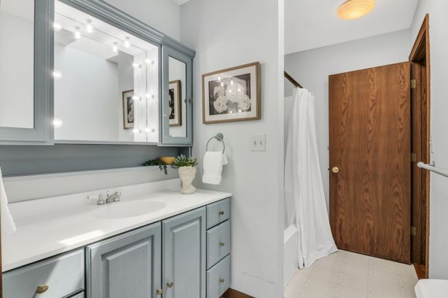 136 Burton St, House other with 4 bedrooms, 3 bathrooms and 2 parking in Grayslake IL | Image 14