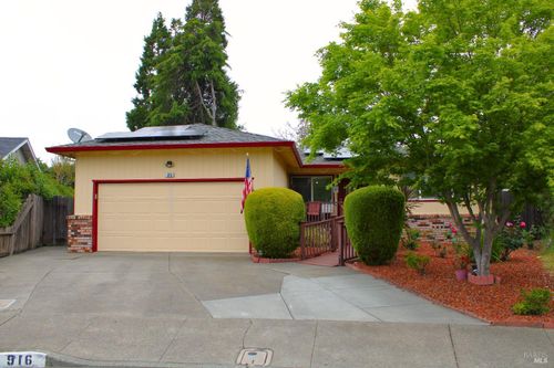 916 Renee Court, Santa Rosa, CA, 95401 | Card Image