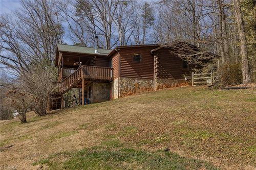 736 Kendell Town Rd, Ferguson, NC, 28624-9003 | Card Image