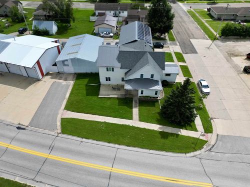 302 E Main St, Calmar, IA, 52132-7747 | Card Image