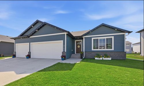 3745 Merrifield Dr S, Fargo, ND, 58104-2503 | Card Image