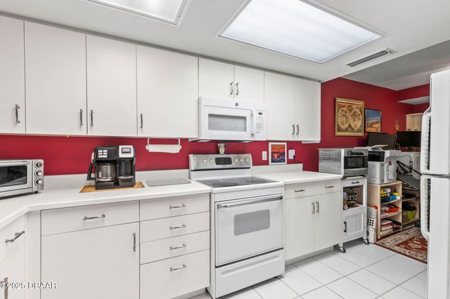 APT-308C - 4 Oceans West Blvd, Condo with 2 bedrooms, 2 bathrooms and null parking in Daytona Beach Shores FL | Image 11