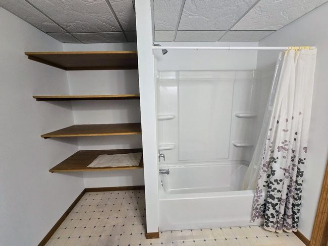 New tub/shower | Image 43