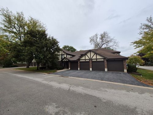 8b-8216 Mulberry Ct, Palos Hills, IL, 60465-2519 | Card Image