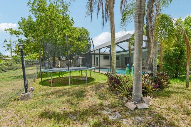 1321 Nw 75 Th Ter, House other with 3 bedrooms, 2 bathrooms and null parking in Plantation FL | Image 20