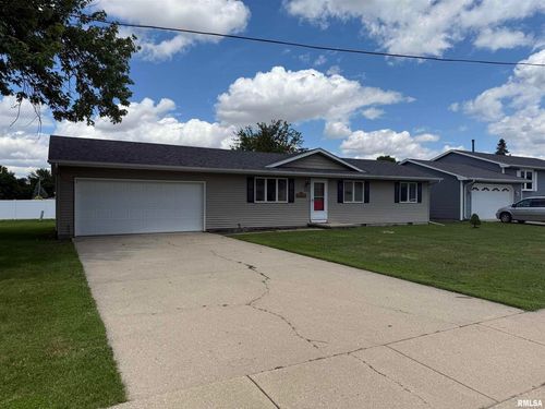 172 E Meadow Ln, Walcott, IA, 52773-7702 | Card Image