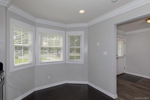 215-215 Tudor Ln, Middle Island, NY, 11953-1365 | Card Image