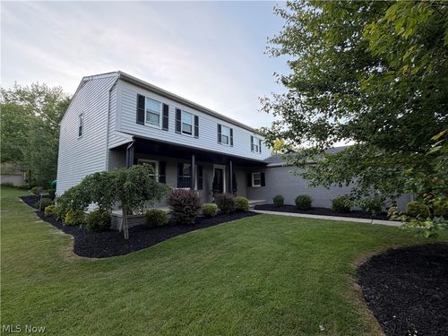 8120 Daventree Dr, Brecksville, OH, 44141-1271 | Card Image