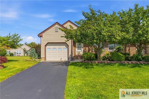 b-11 John Hancock Dr, Monroe, NJ, 08831-5673 | Card Image