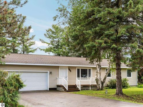 3039 Marmac Ave, Traverse City, MI, 49684-8903 | Card Image