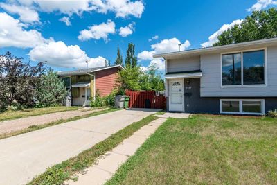 2719 47 Ave, Home with 3 bedrooms, 1 bathrooms and 2 parking in Lloydminster SK | Image 1