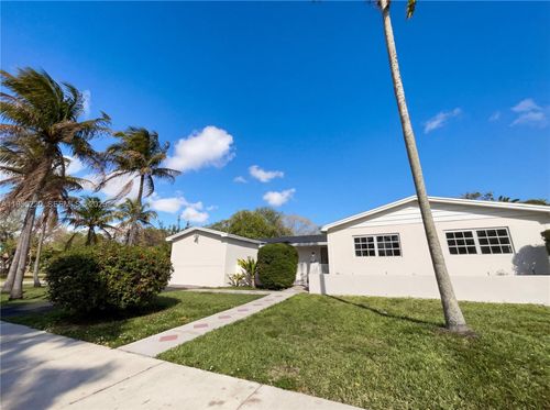 10001 Sw 99th Ave, Miami, FL, 33176-2828 | Card Image