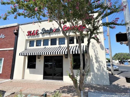 119 N Washington St, Beeville, TX, 78102-4508 | Card Image