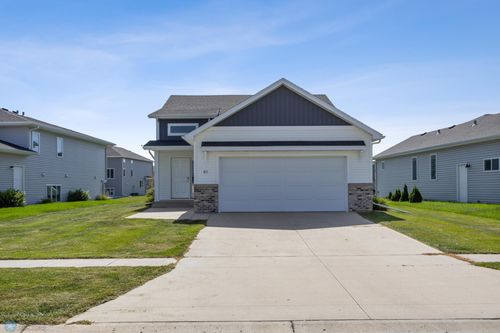 811 Cathy Dr W, West Fargo, ND, 58078-4077 | Card Image