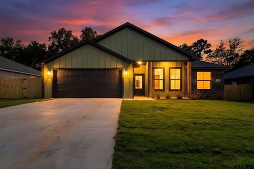 16525 Crossing Cir, Lindale, TX, 75771-1530 | Card Image