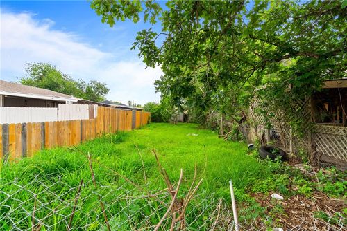 806 Elesa St, Corpus Christi, TX, 78405-2526 | Card Image