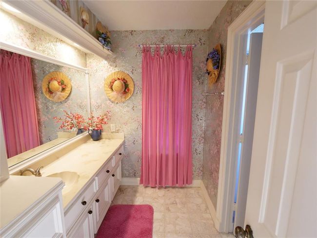 Secondary Bathroom | Image 43