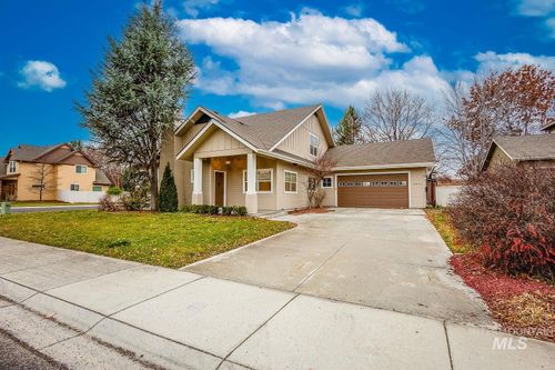 215 S Spring Lake Way, Star, ID, 83669-5636 | Card Image