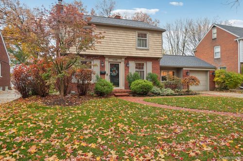 1039 Hawthorne Rd, Grosse Pointe Woods, MI, 48236-1470 | Card Image