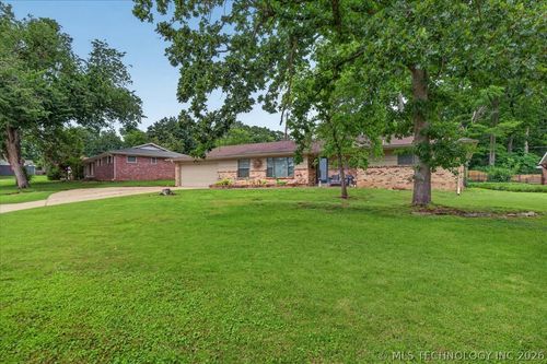 2731 Evergreen Dr, Bartlesville, OK, 74006-4732 | Card Image