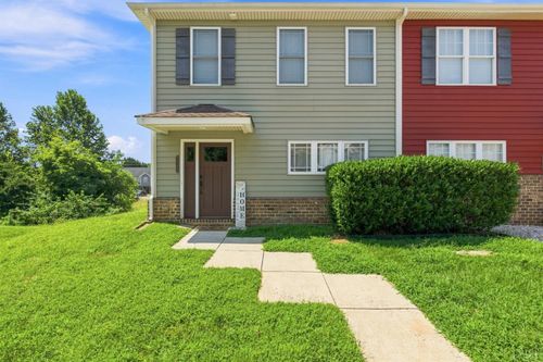 1066 Commonwealth Cir, Forest, VA, 24551-2458 | Card Image