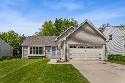 228 N Walnut Ln, Schaumburg, IL, 60194-3837 | Card Image
