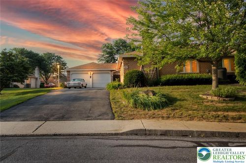 5691 Merion Ln, MACUNGIE, PA, 18062-1453 | Card Image