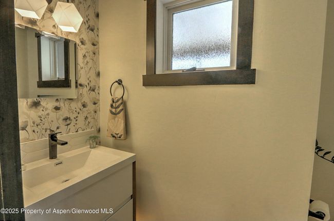 86 Sunrise Ct, House other with 5 bedrooms, 5 bathrooms and null parking in Glenwood Springs CO | Image 19