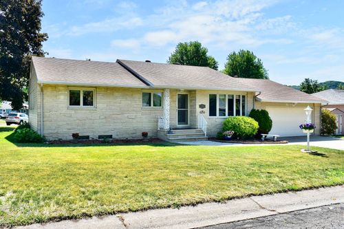 308 Emherst St, Winona, MN, 55987-2057 | Card Image