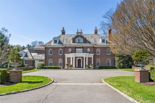 8 Vista Ln, Glen Head, NY, 11545-3139 | Card Image