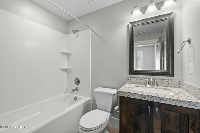 Ensuite bathroom for bedroom on entry level | Image 20