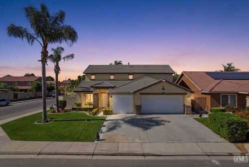 9016 Carnegie Hall Ln, Bakersfield, CA, 93311-9551 | Card Image